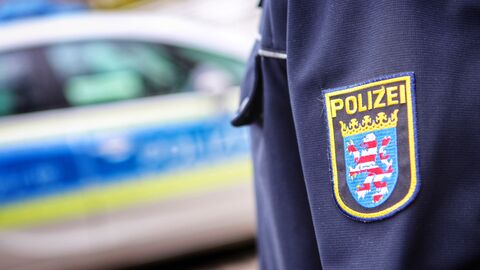 Polizeiwappen Hessen Polizeiwappen auf dem Ärmel einer Uniform